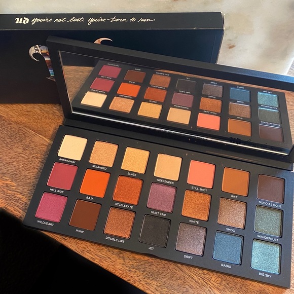 Urban Decay Other - Urban Decay Born To Run Eyeshadow Palette